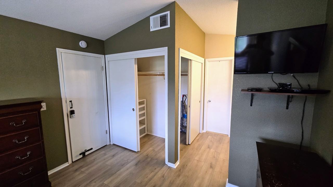 772 Meadowhawk Dr #NA - Photo 3 of 7