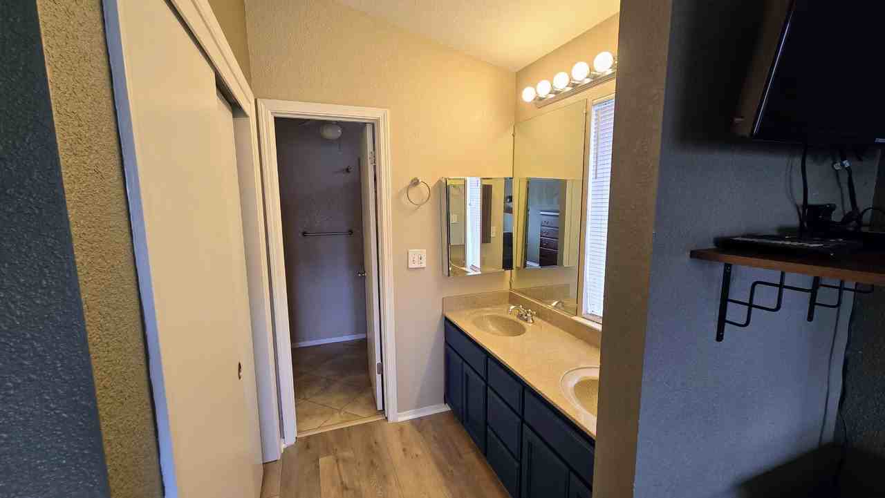 772 Meadowhawk Dr #NA - Photo 4 of 7