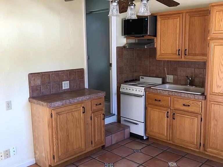 1044 Reed St #2BD - Photo 5 of 12