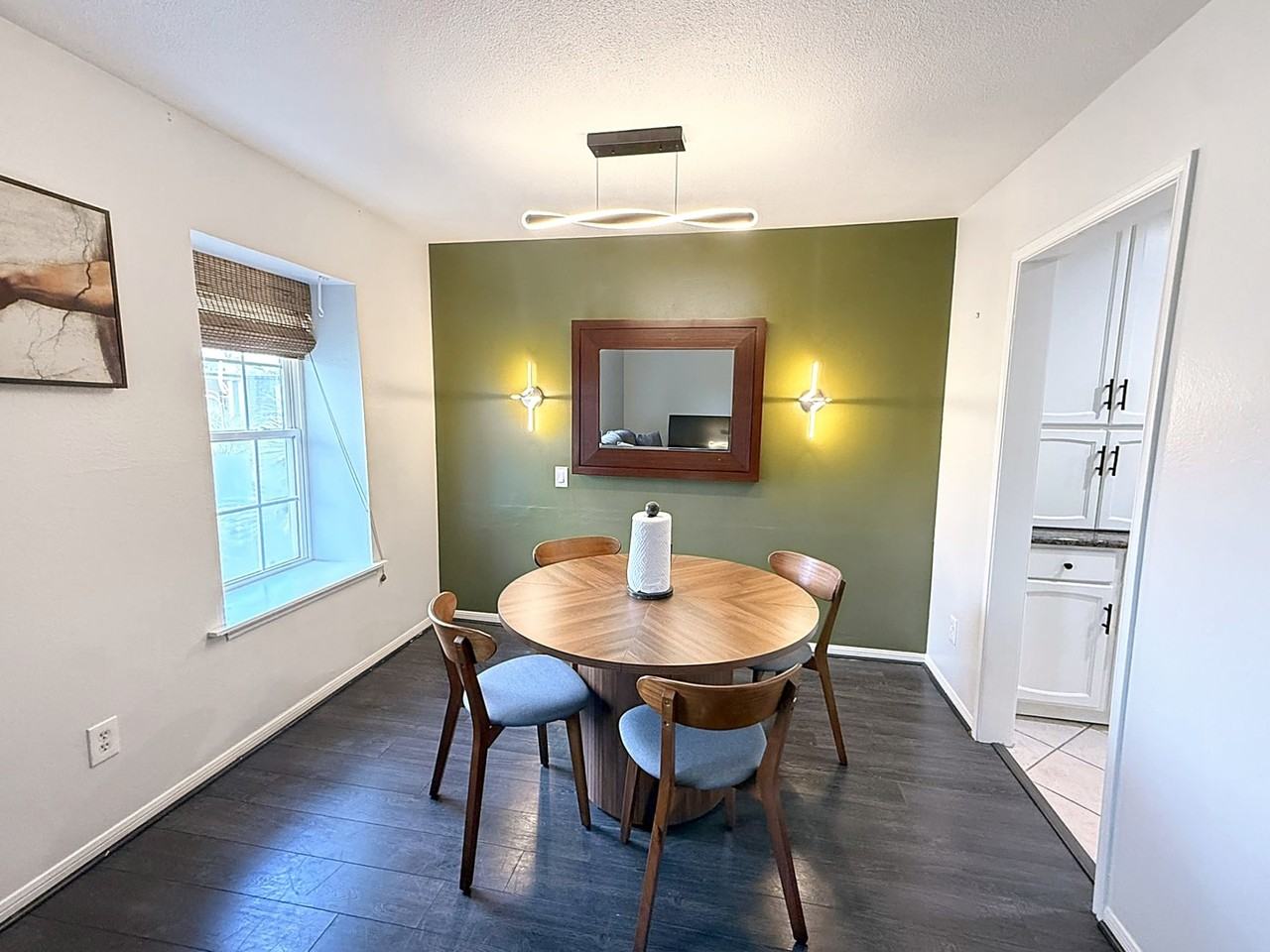 353 N Post Oak Ln #823 - Photo 2 of 13