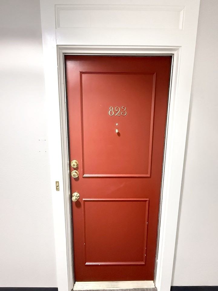 353 N Post Oak Ln #823 - Photo 4 of 13