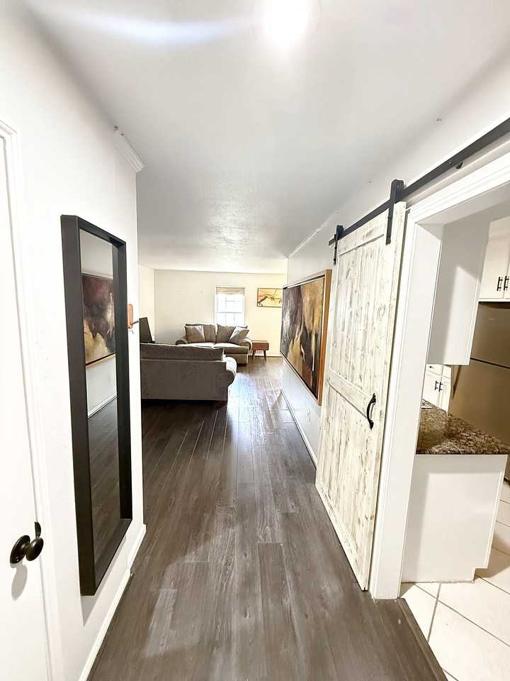 353 N Post Oak Ln #823 - Photo 6 of 13