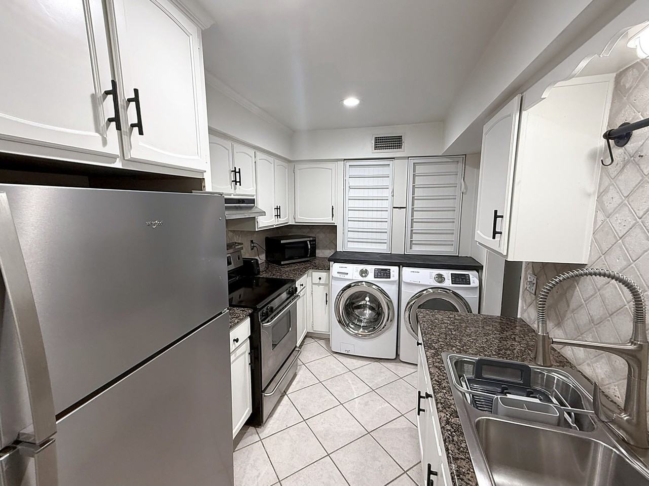 353 N Post Oak Ln #823 - Photo 7 of 13