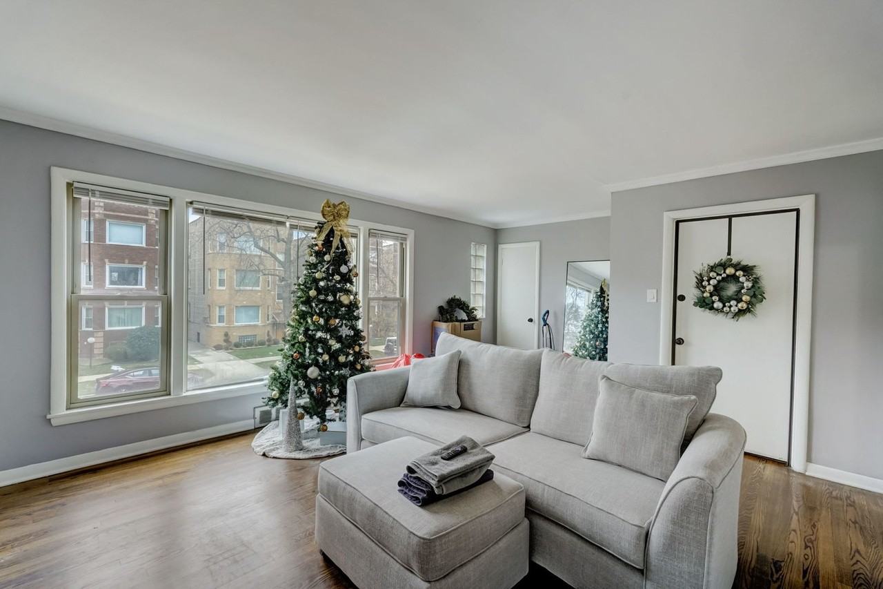 8733 S Harper Ave #2 - Photo 6 of 16