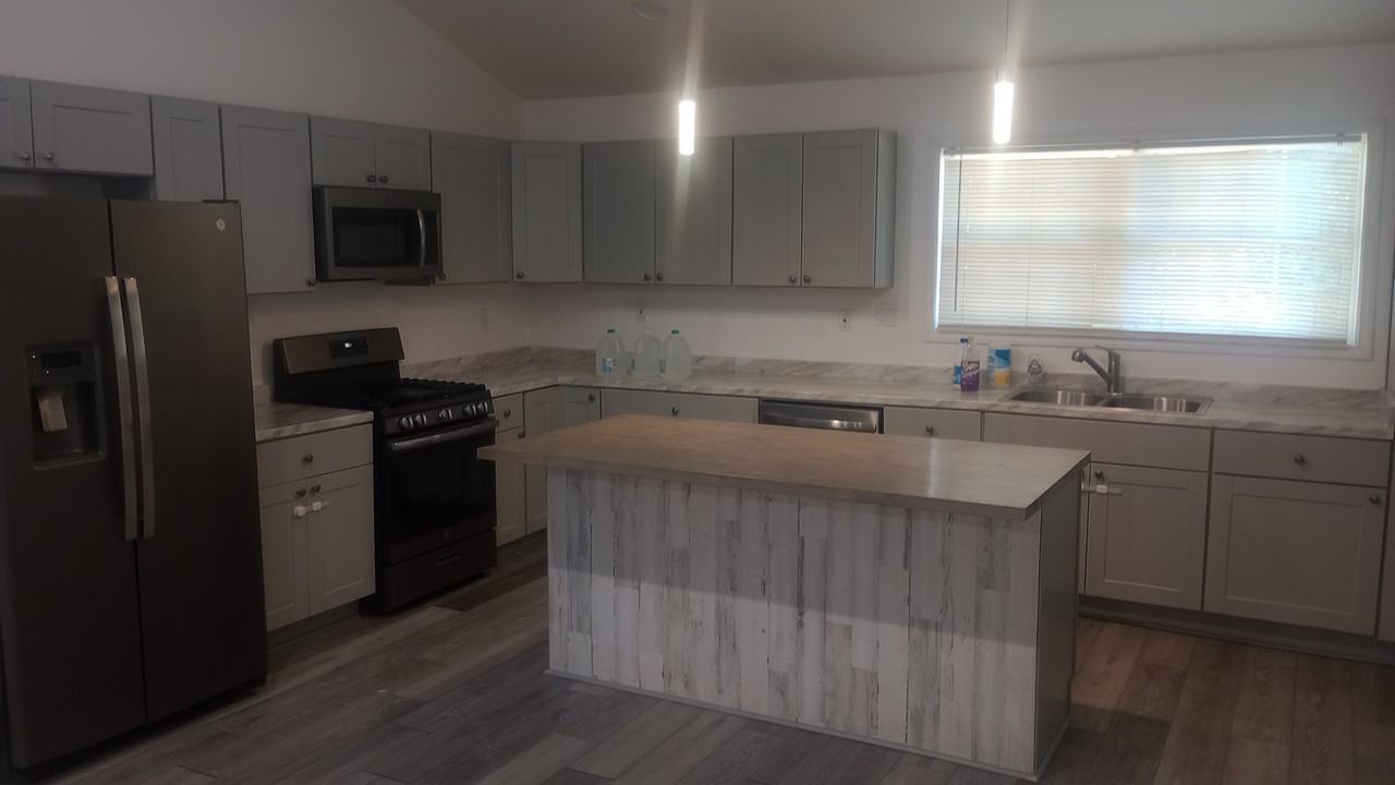 1704 E 7th St #NA - Photo 2 of 21