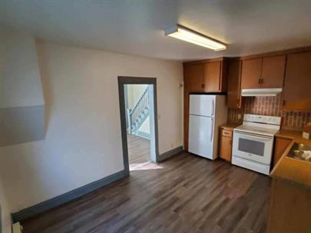 324 2nd St 4 Unit - Photo 4 of 21
