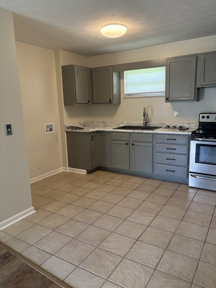 5167 Goodyear Dr #NA - Photo 3 of 11