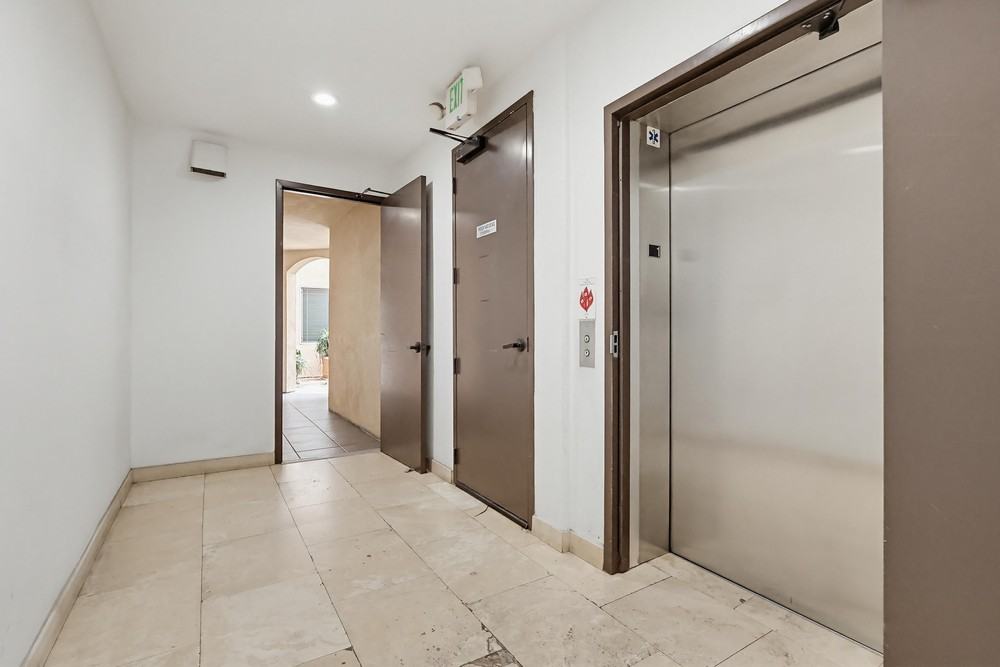 5132 Maplewood Ave #NA - Photo 3 of 37