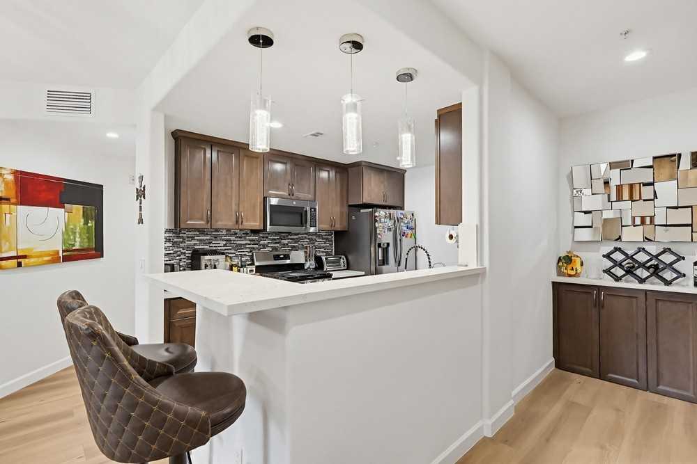 5132 Maplewood Ave #NA - Photo 5 of 37