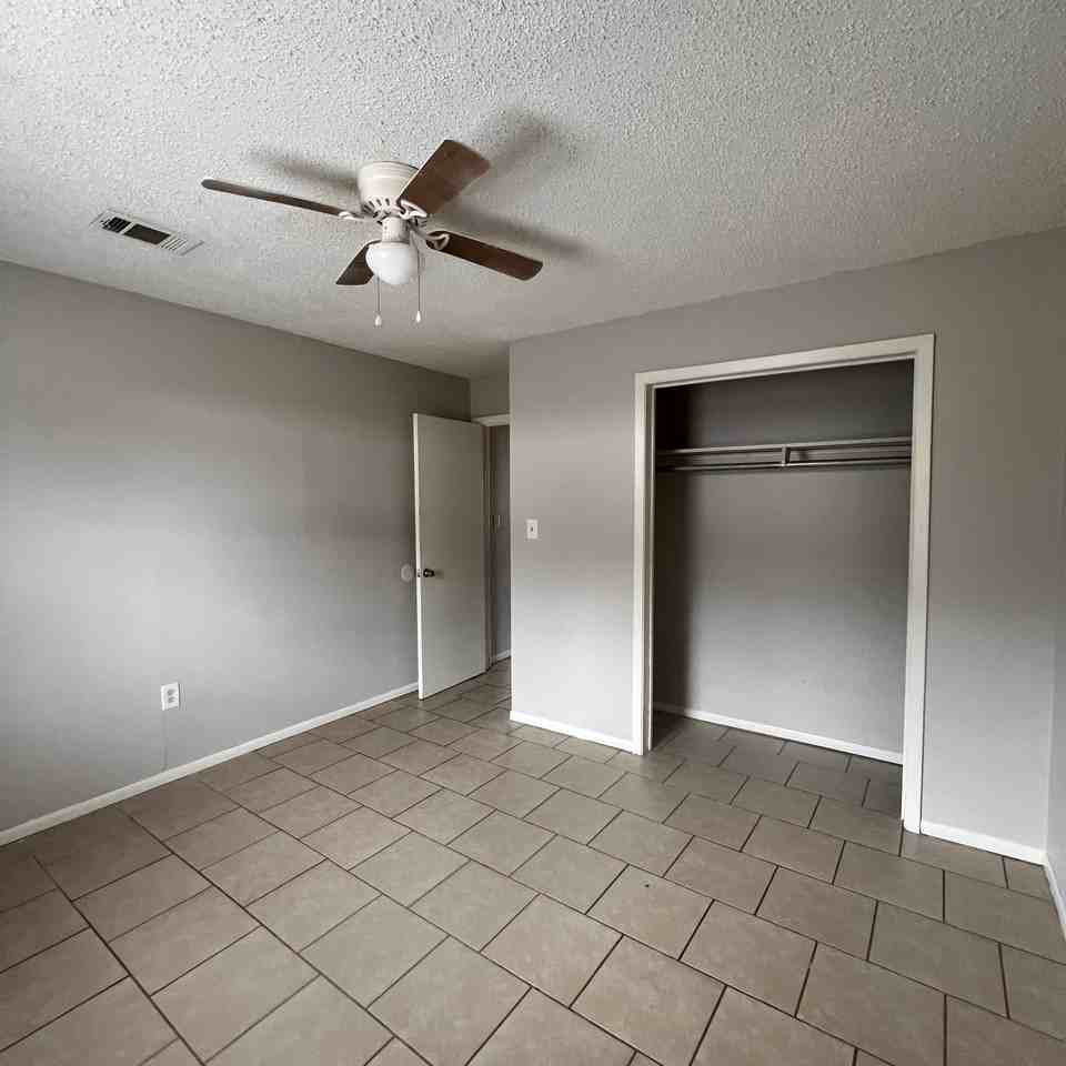 1601 University Pkwy #13 - Photo 6 of 10
