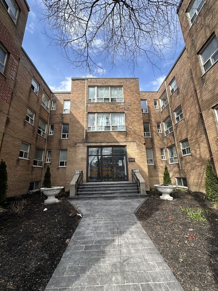 1996 Bathurst Street #114