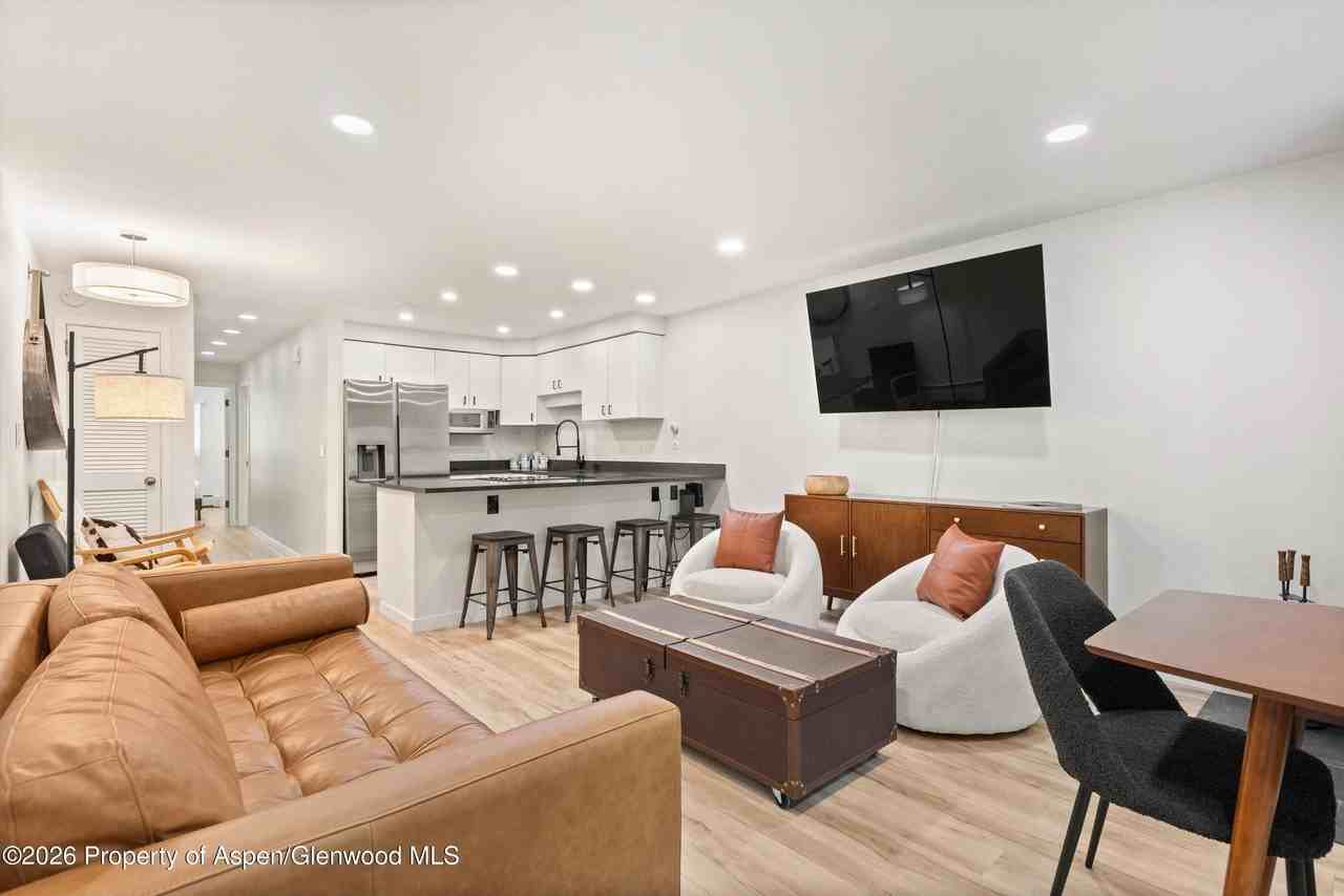 100 E Dean St #1D