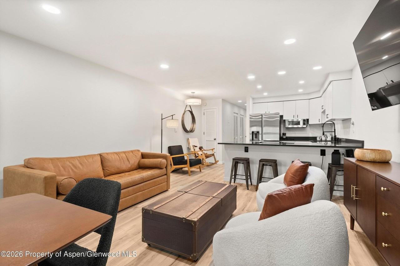 100 E Dean St #1D - Photo 7 of 22