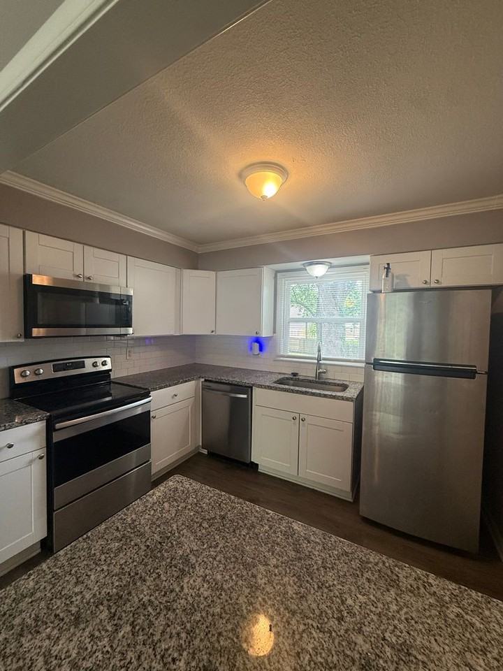 10621 E 56th St - Photo 2 of 7