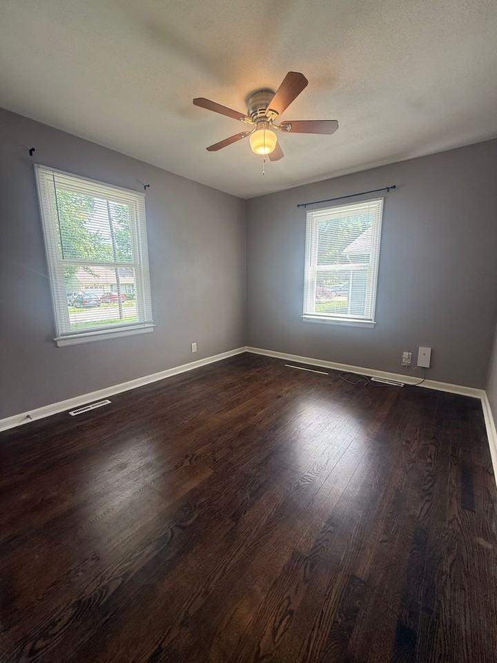 10621 E 56th St - Photo 5 of 7