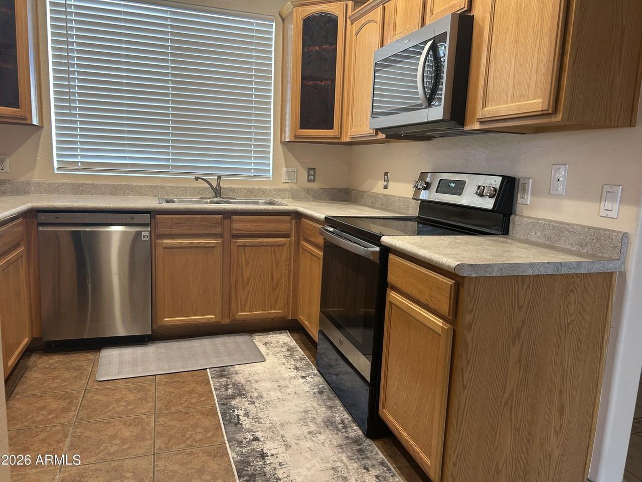 105 N Warren St - Photo 4 of 29