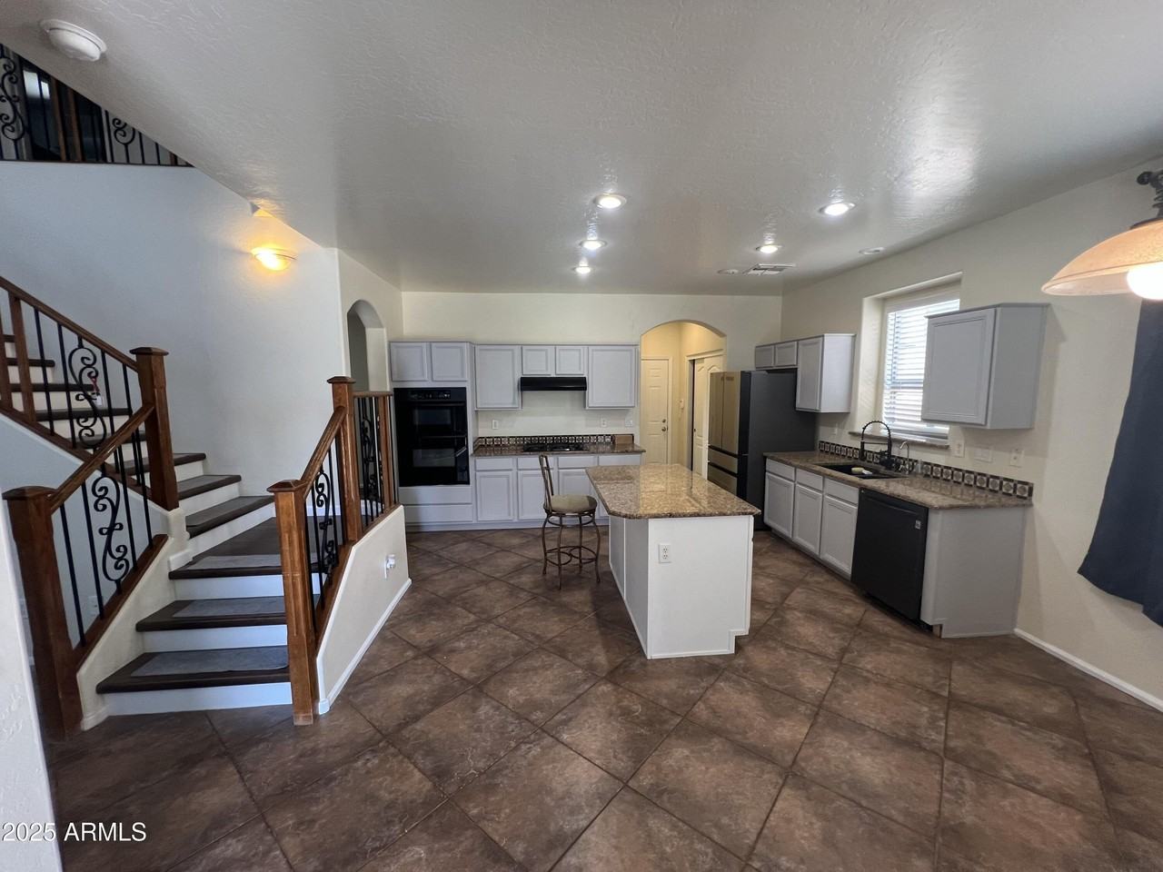 16209 W Hilton Ave - Photo 3 of 25