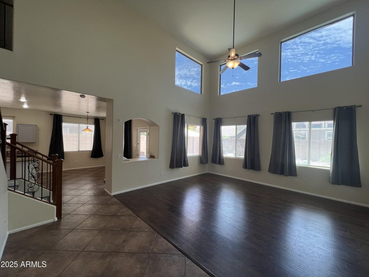 16209 W Hilton Ave - Photo 4 of 25