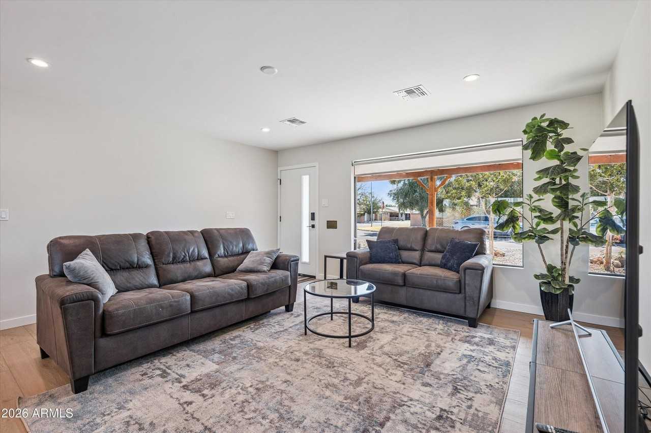 1726 N 74th Pl - Photo 5 of 23