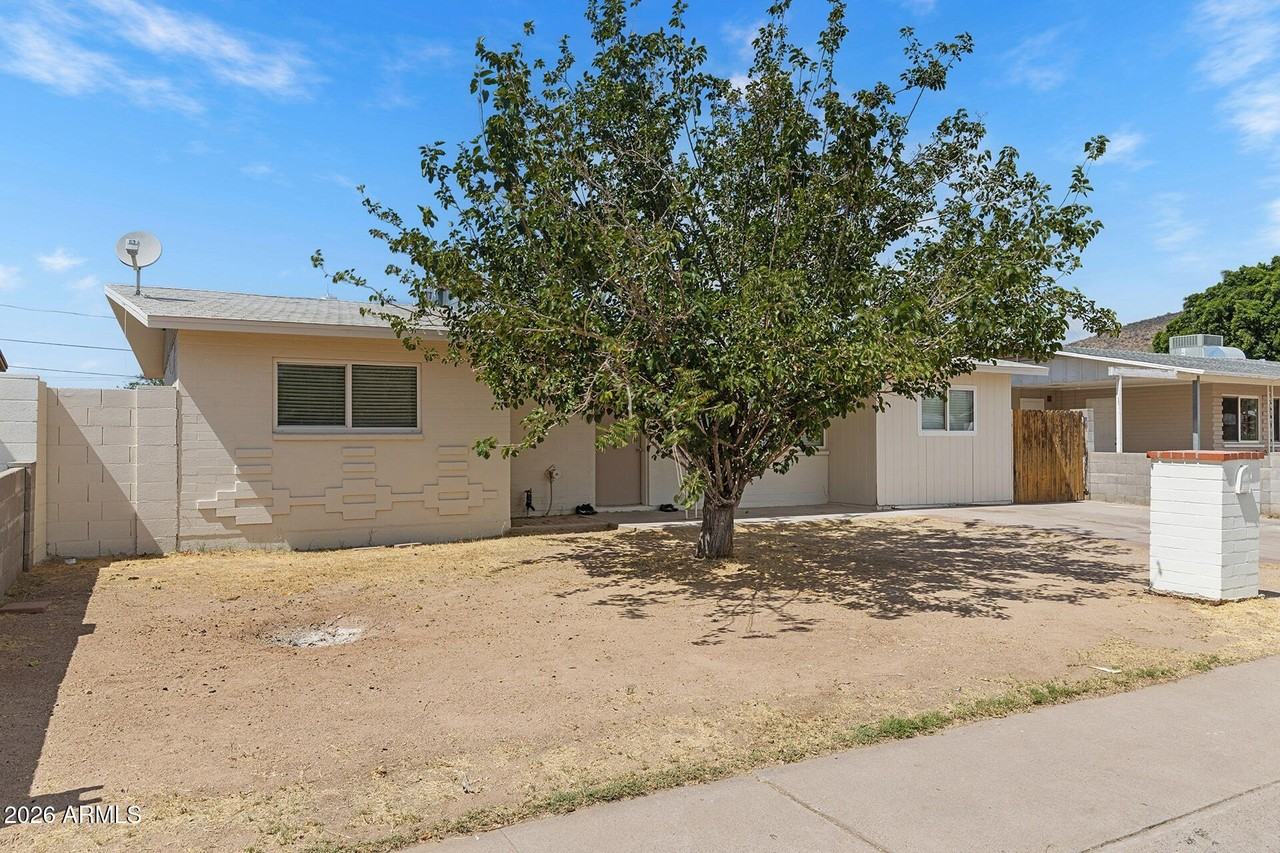 2246 W Sierra St - Photo 4 of 44