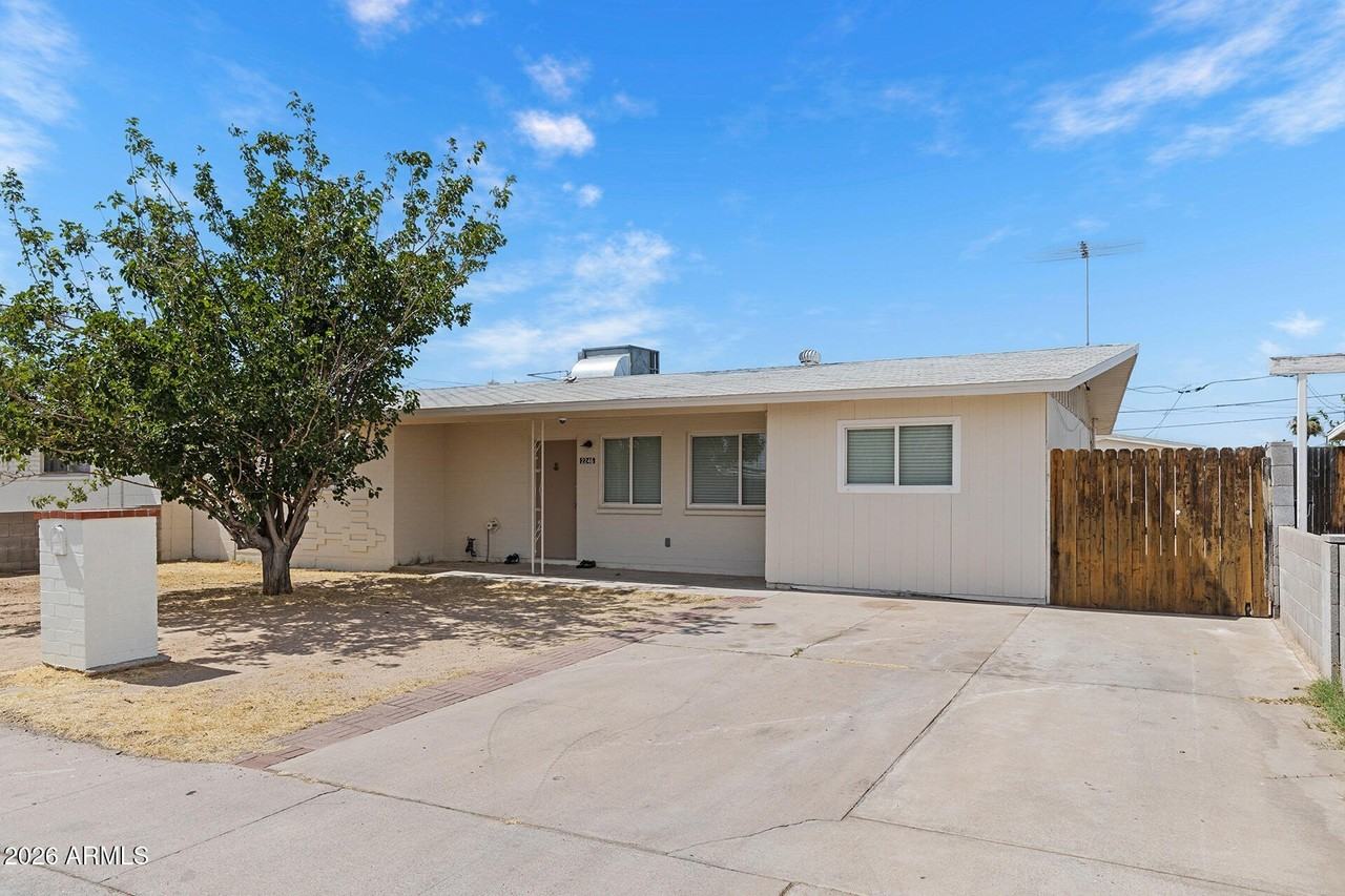 2246 W Sierra St - Photo 5 of 44