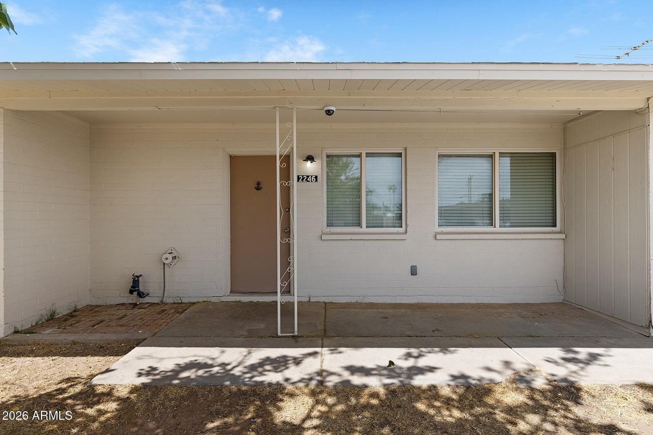 2246 W Sierra St - Photo 7 of 44