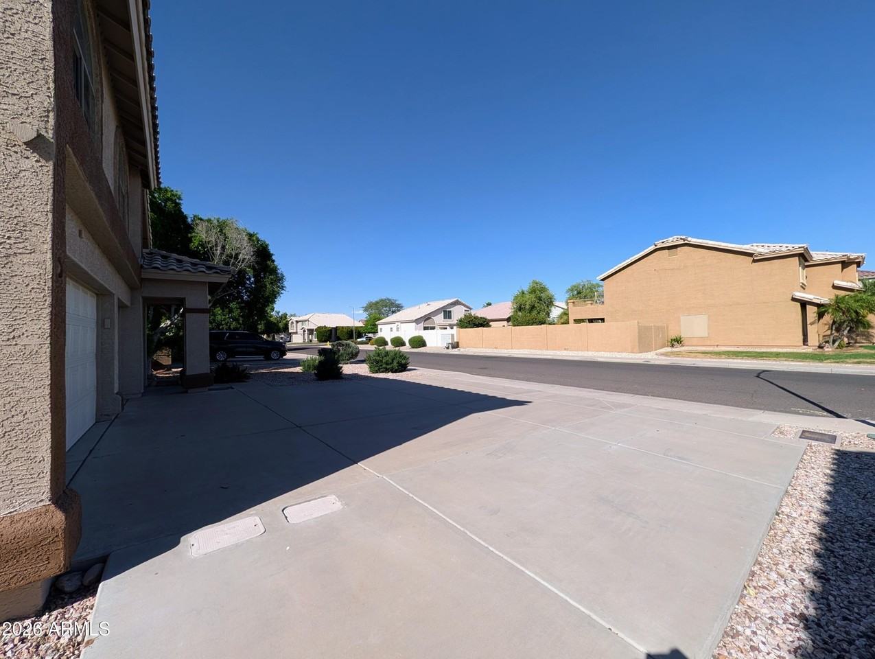6416 N 78th Ln - Photo 4 of 50