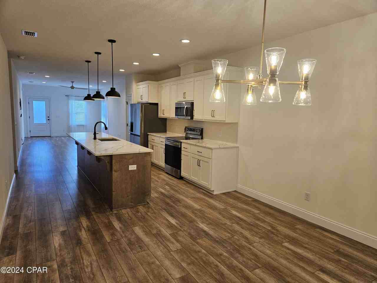 530 E 5th Ct - Photo 3 of 20