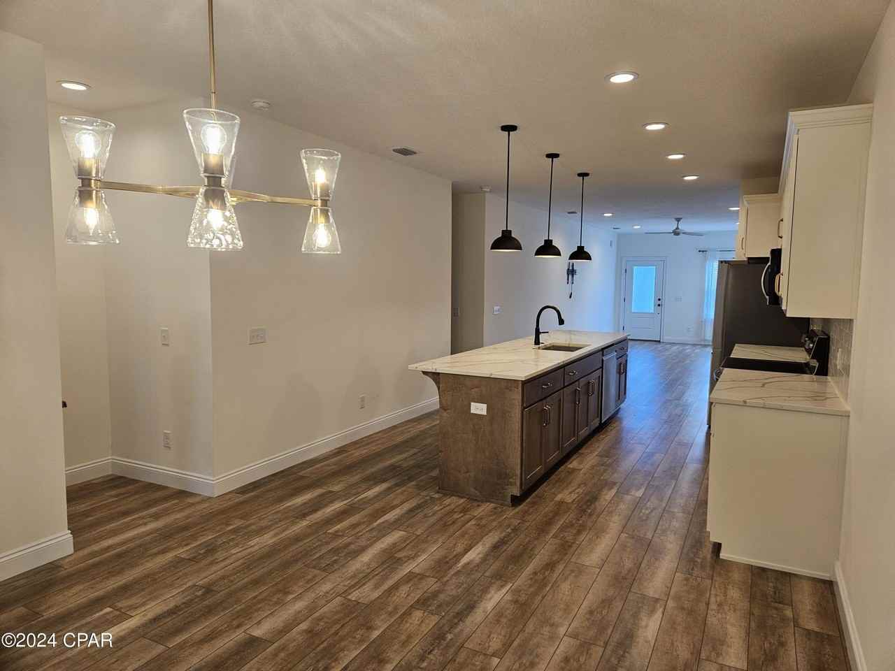 530 E 5th Ct - Photo 5 of 20