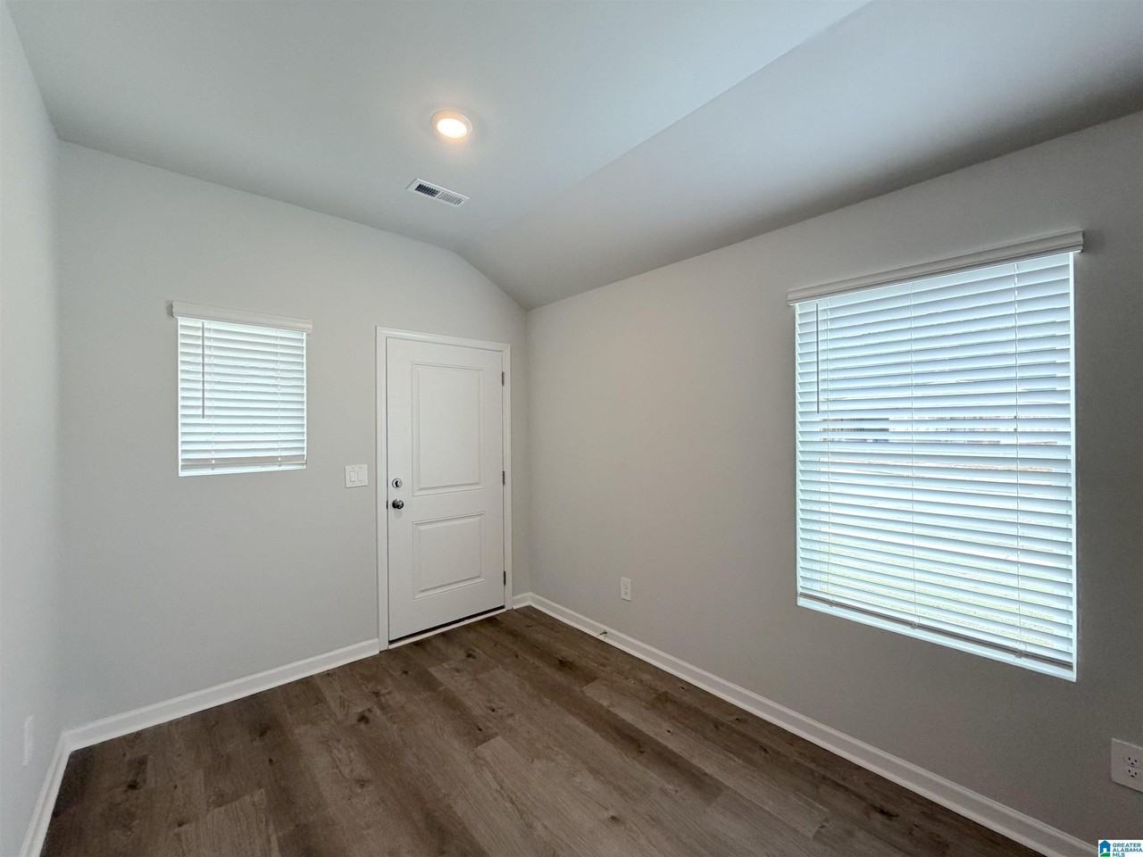 155 CHALLENGER WAY - Photo 3 of 30