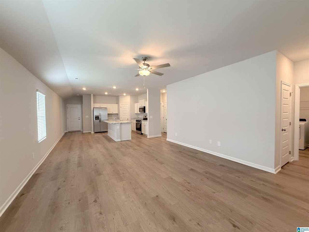 155 CHALLENGER WAY - Photo 4 of 30