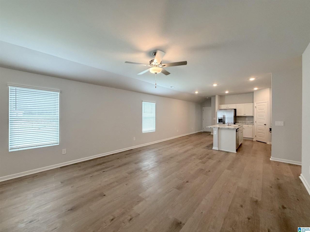 155 CHALLENGER WAY - Photo 5 of 30