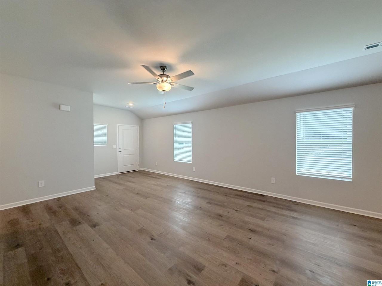 155 CHALLENGER WAY - Photo 6 of 30