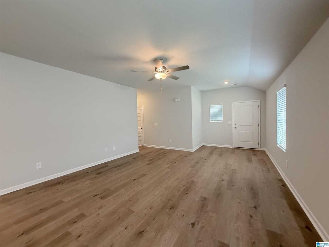 155 CHALLENGER WAY - Photo 7 of 30