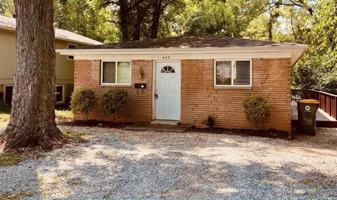 featured image of 429 N Clark St
