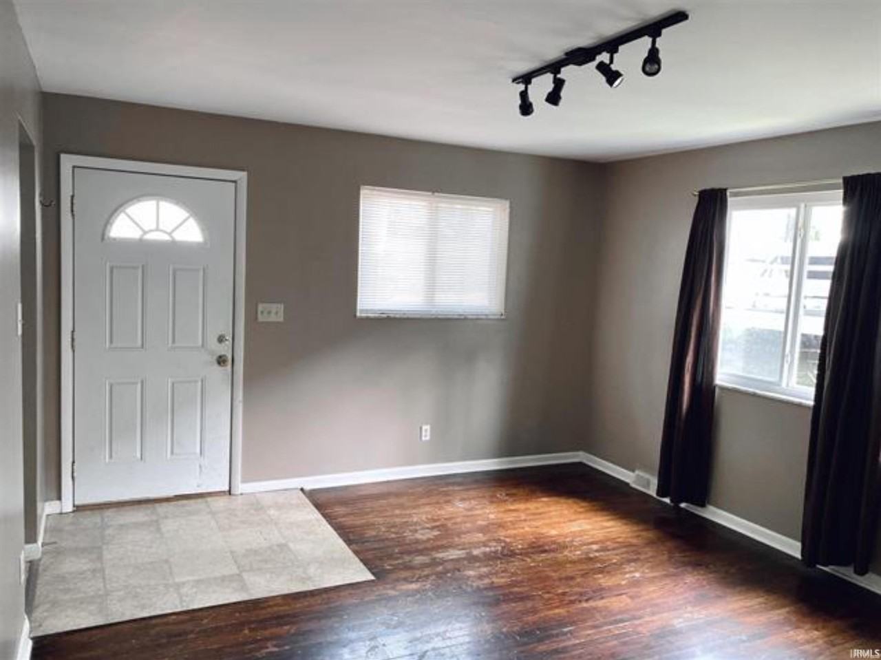 429 N Clark St - Photo 2 of 29