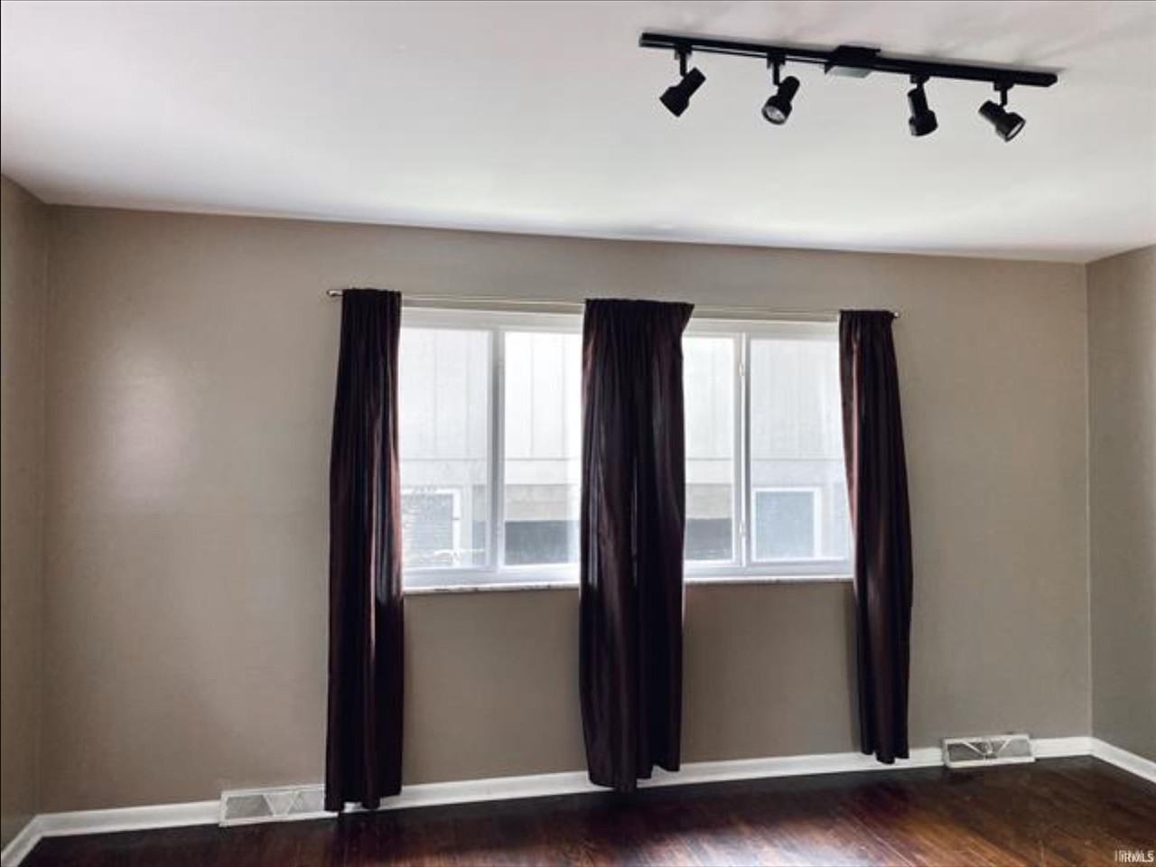 429 N Clark St - Photo 4 of 29