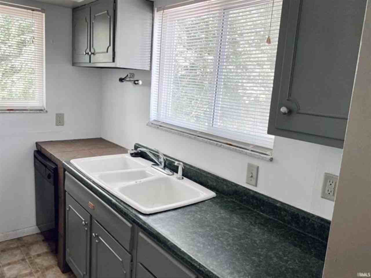 429 N Clark St - Photo 6 of 29