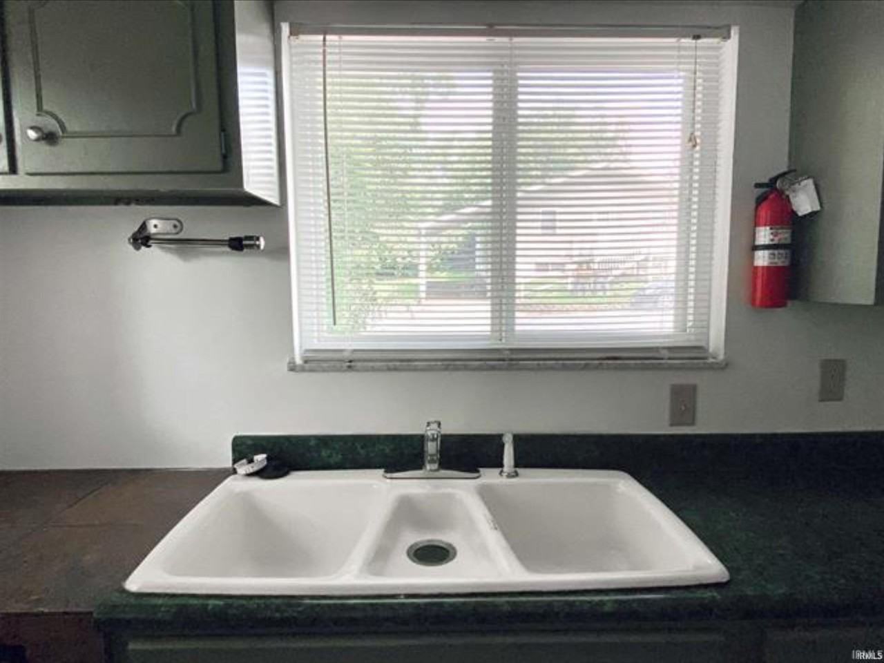 429 N Clark St - Photo 7 of 29