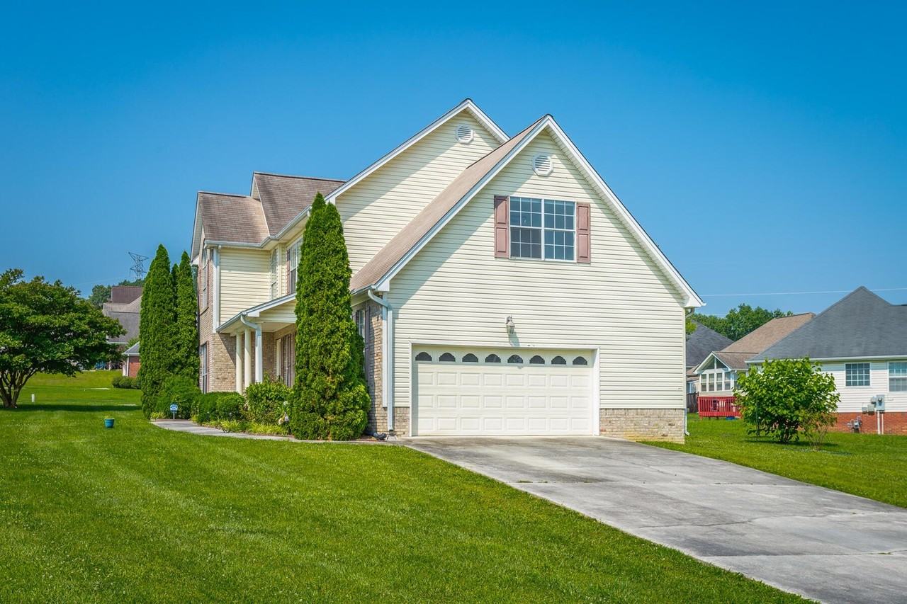 8275 Stillwater Cir - Photo 7 of 50