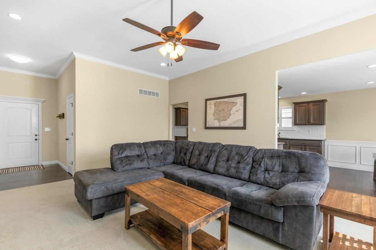 5611 Abercorn Dr - Photo 5 of 20