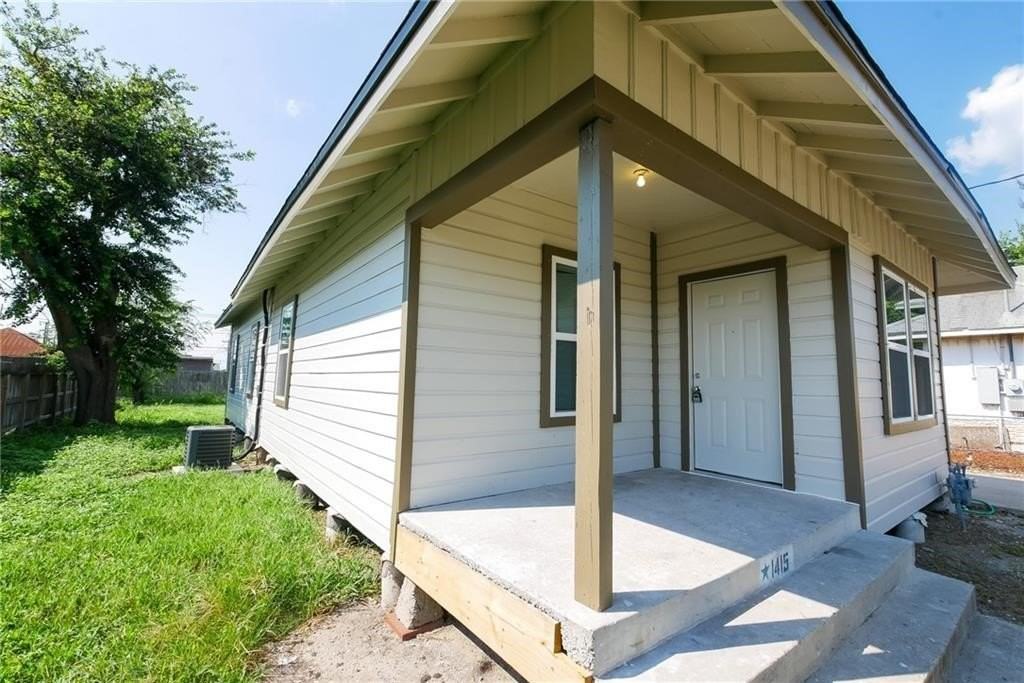 1415 Marguerite St - Photo 3 of 17