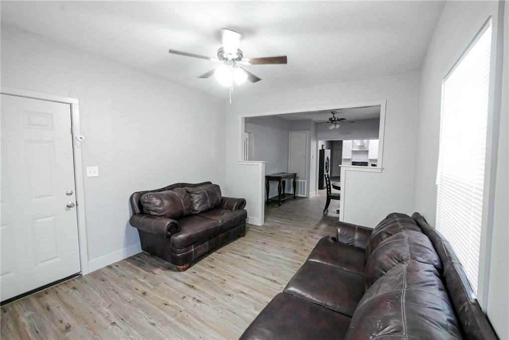 1415 Marguerite St - Photo 4 of 17
