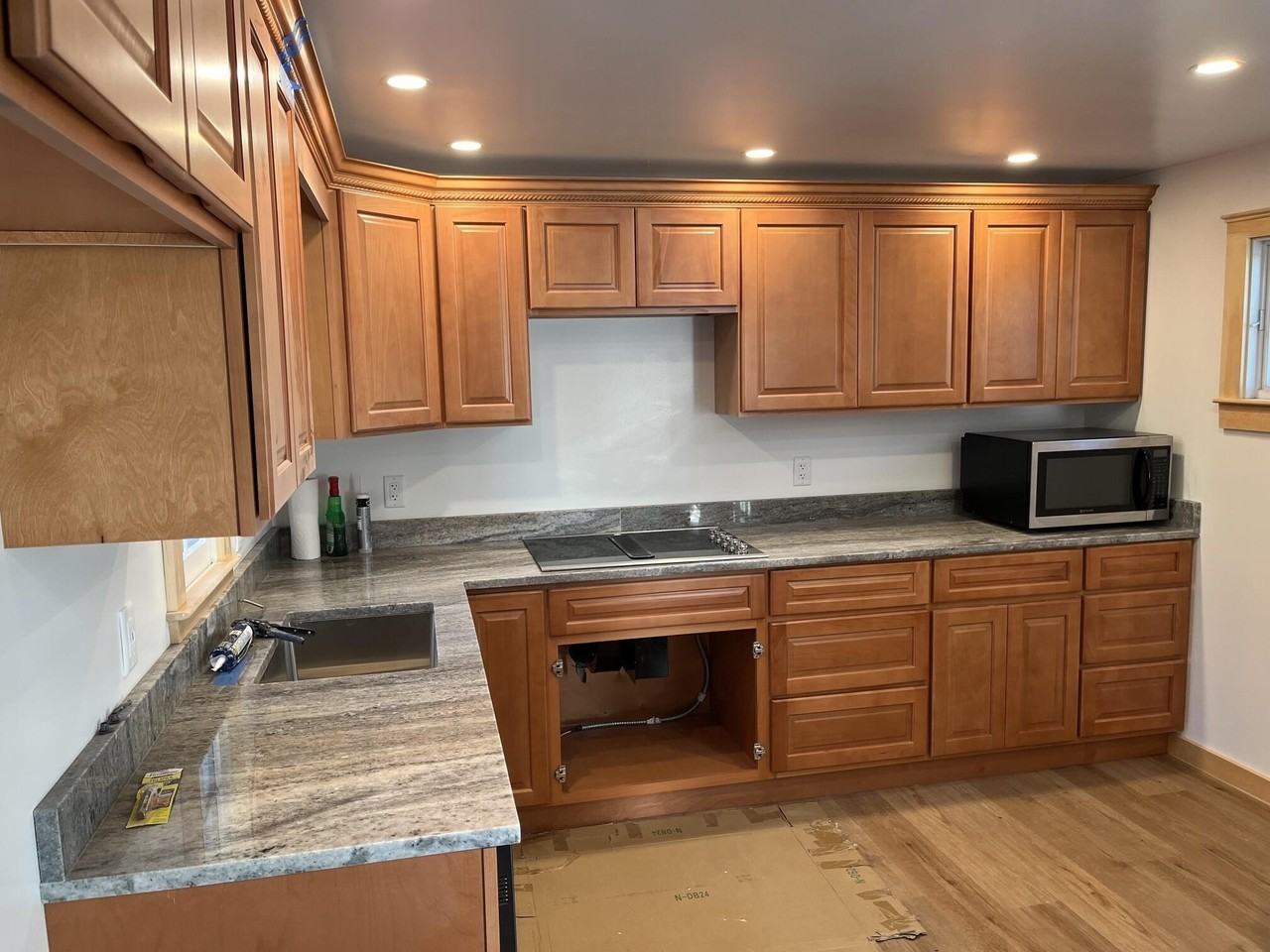 398 Commercial St - Photo 2 of 6