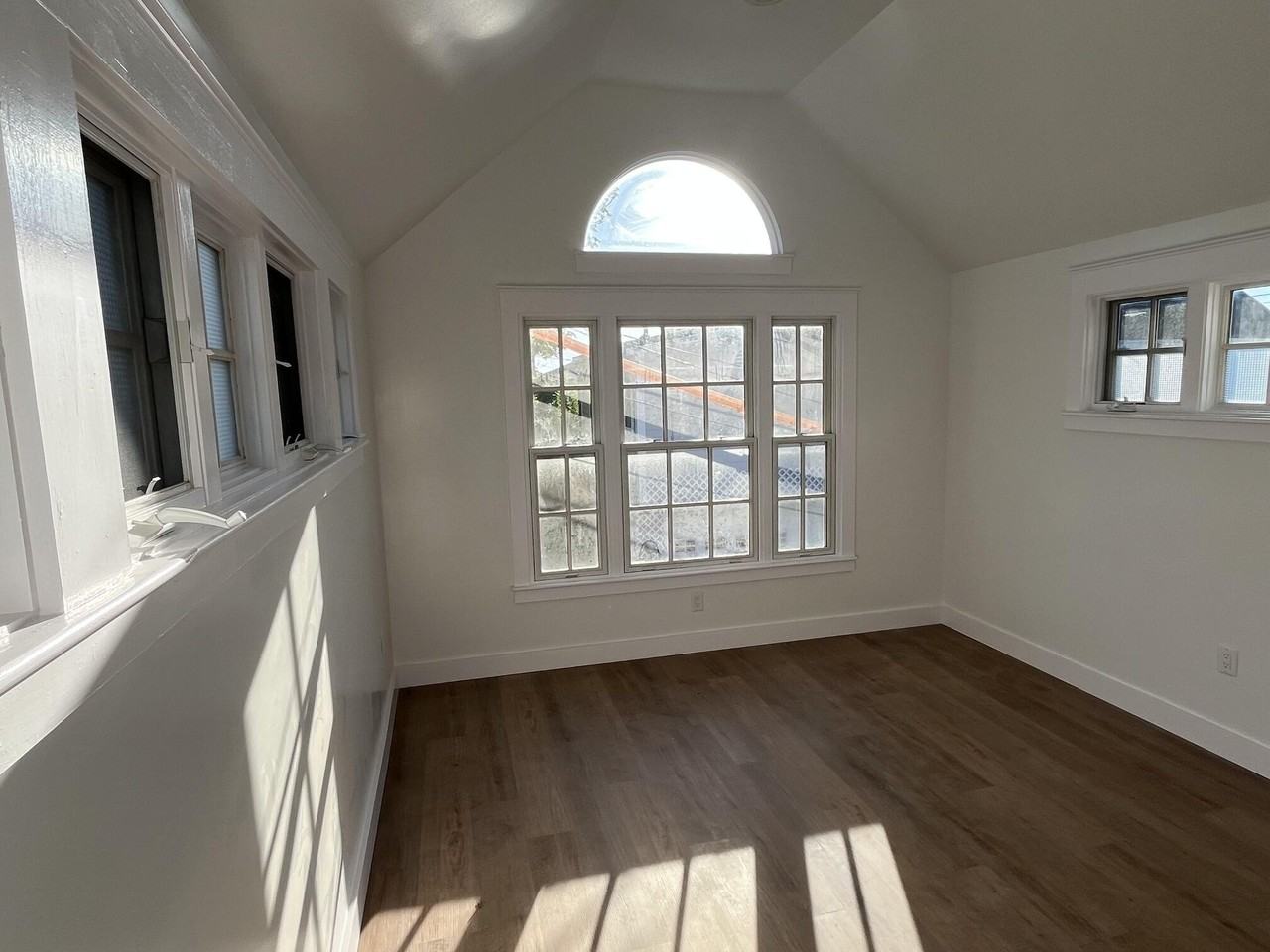 398 Commercial St - Photo 6 of 6