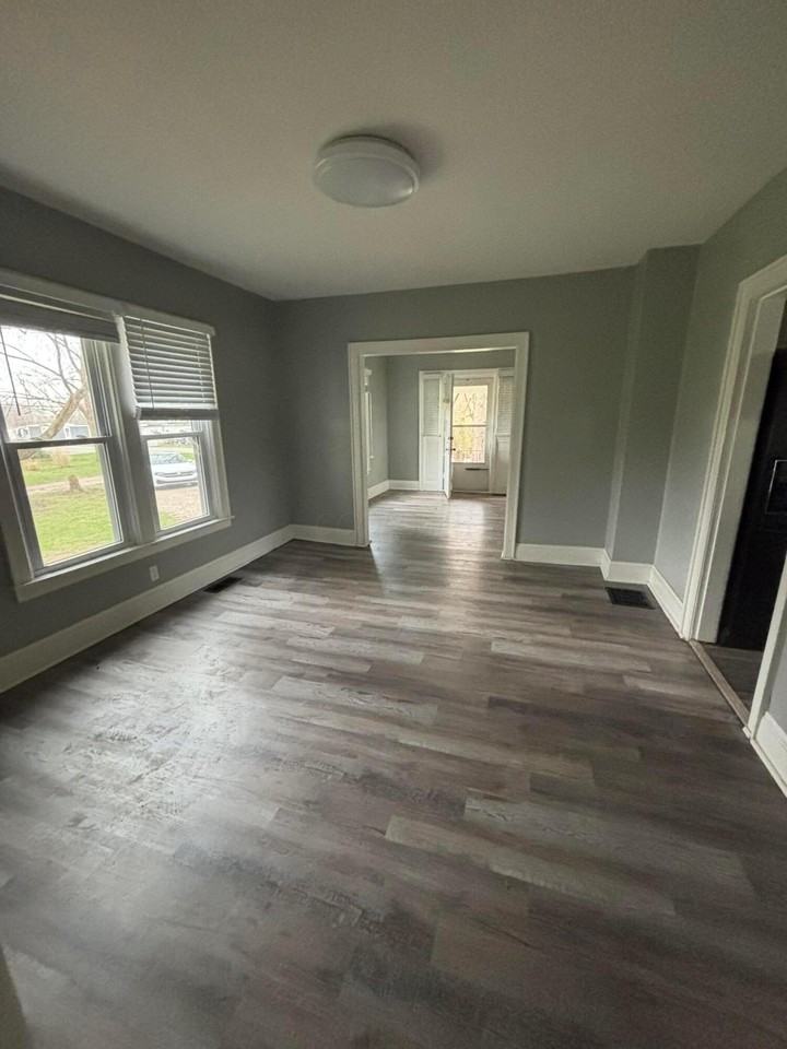 1690 Dyer Rd - Photo 5 of 23