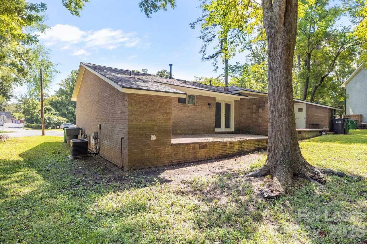 3315 Erskine Dr - Photo 7 of 22