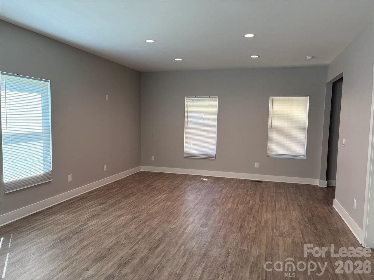 434 Amber St - Photo 2 of 10