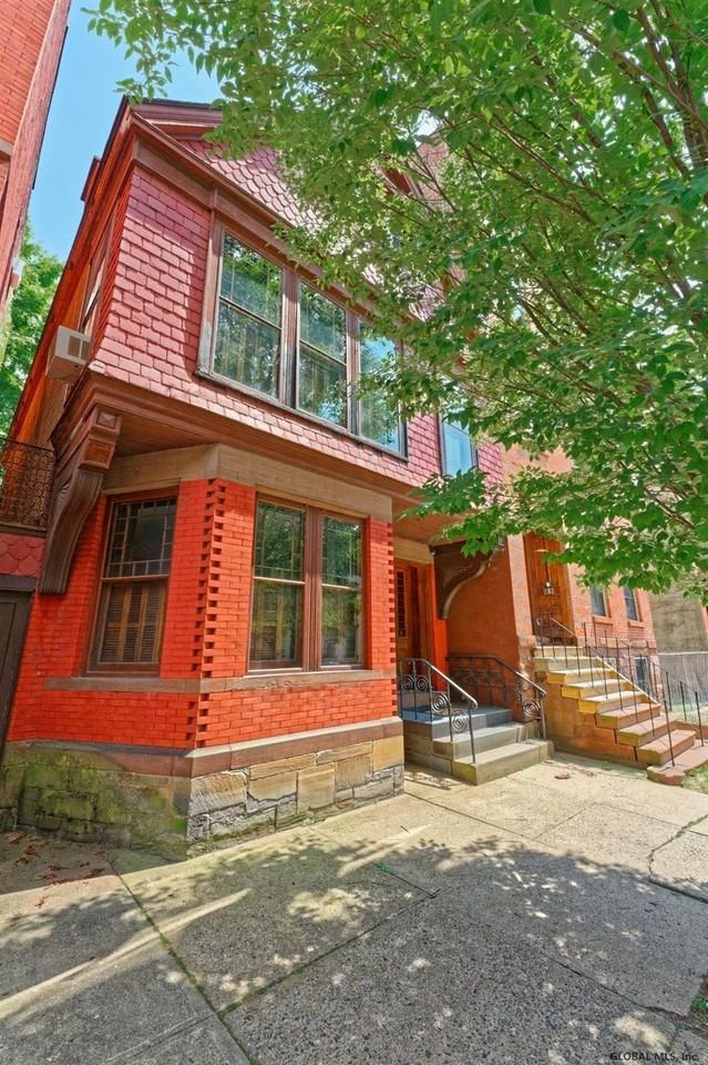150 2nd St - Photo 4 of 47