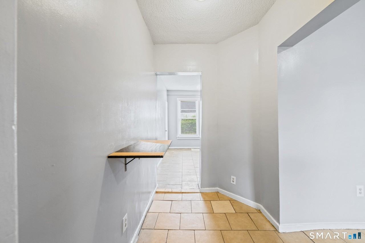 705 Dixwell Ave #1R - Photo 3 of 23